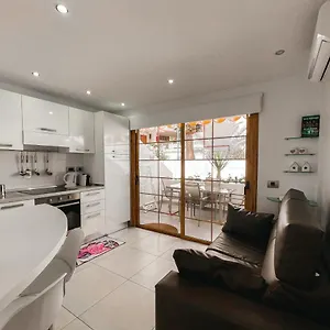 https://apartamento-sara-in-san-eugenio.in-canary-islands.com